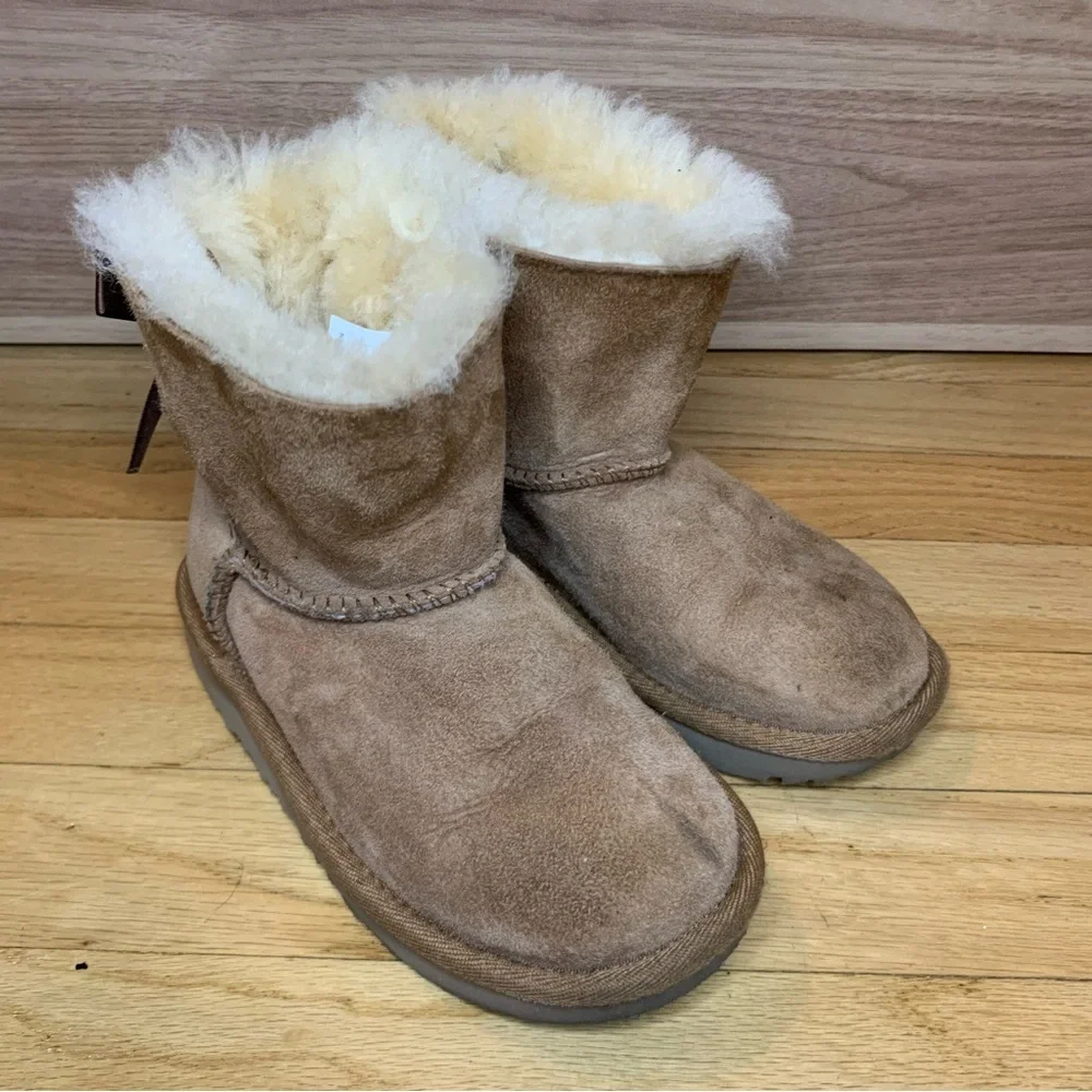 Ugg Mini Bailey Bow Kid's Boots in Chestnut - Size 11